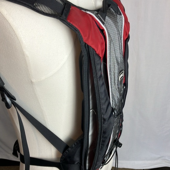 Nalgene red and black day use hiking bag - Picture 4 of 6